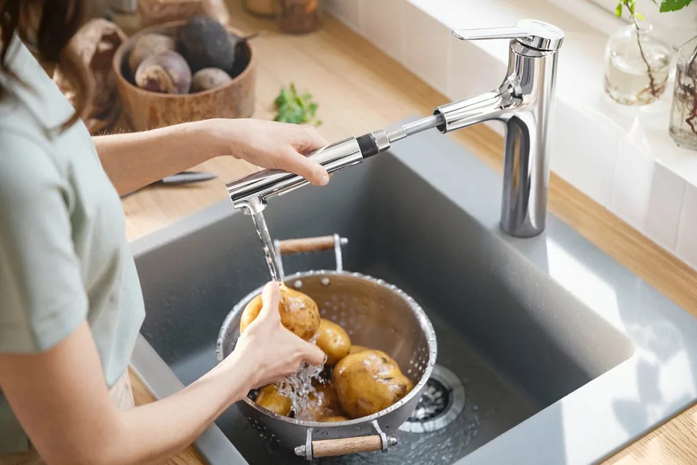 Смеситель для кухни Hansgrohe Zesis M33 74801000 хром Sancos — официальный сайт