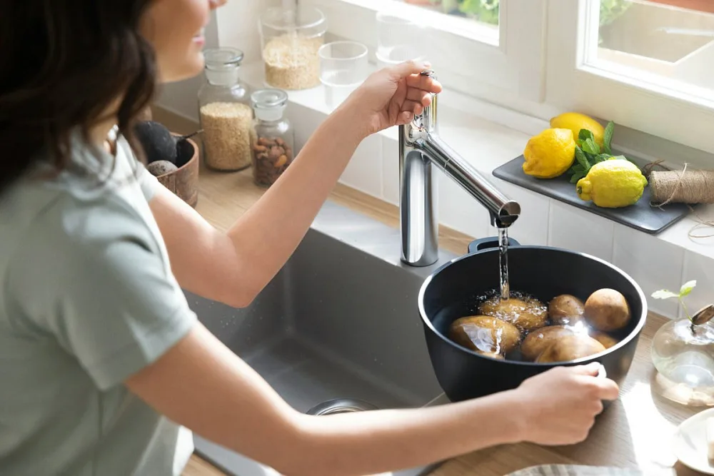 Смеситель для кухни Hansgrohe Zesis M33 74801000 хром Sancos — официальный сайт