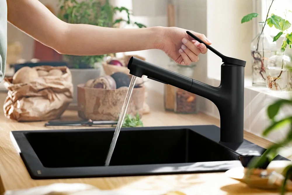 Смеситель для кухни Hansgrohe Zesis M33 74800670 черный матовый Sancos — официальный сайт