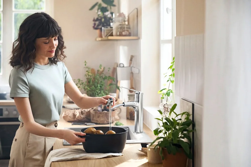 Смеситель для кухни Hansgrohe Zesis M33 74801000 хром Sancos — официальный сайт