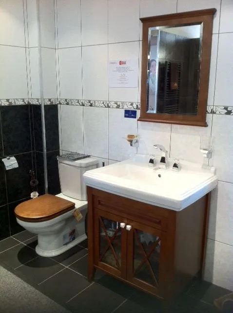 Унитаз-компакт напольный Villeroy & Boch Hommage 666210R1 772111R1 альпийский белый, орех Sancos — официальный сайт