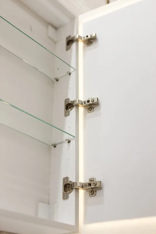 Зеркало-шкаф BelBagno Marino SPC-MAR-400/800-1A-LED-TCH с подсветкой Sancos — официальный сайт