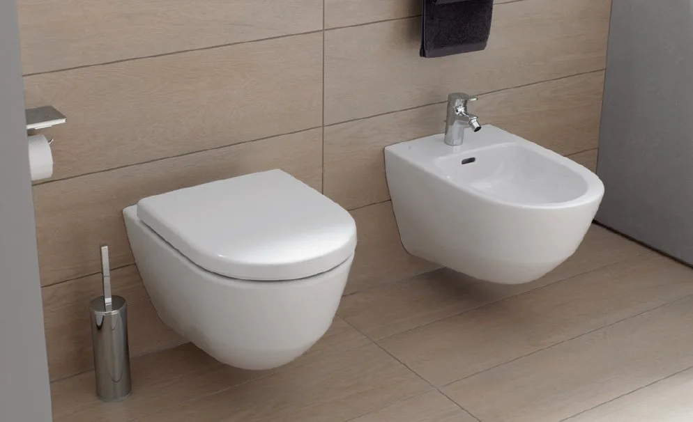 Крышка-сиденье Laufen Pro 8.9395.9.000.000.1 с микролифтом, петли хром Sancos — официальный сайт