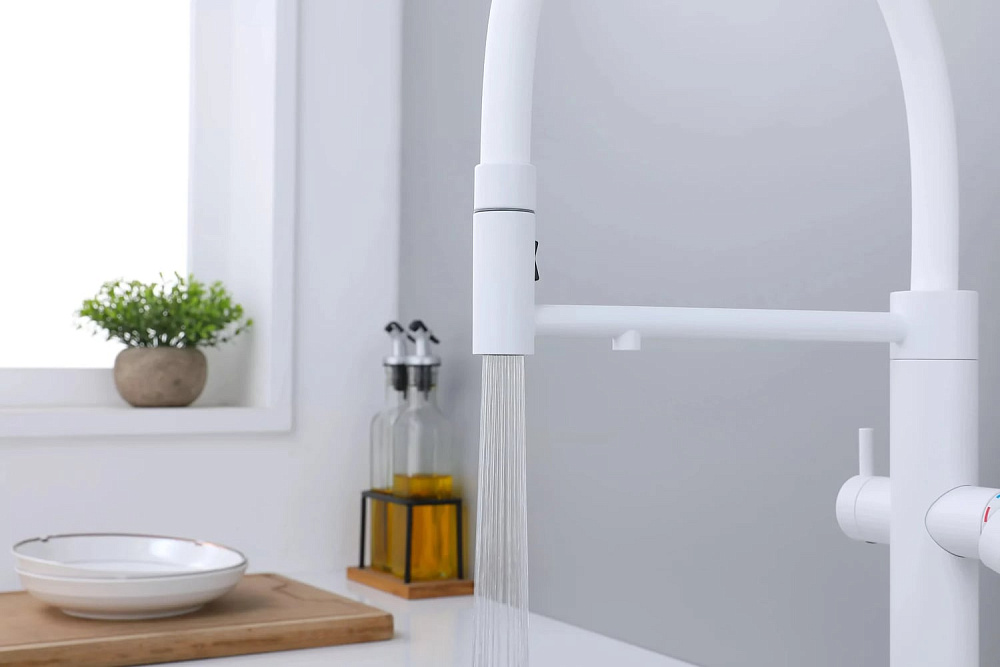 Смеситель для кухни Paulmark Nexus Ne213999-WH с гибким изливом, белый матовый