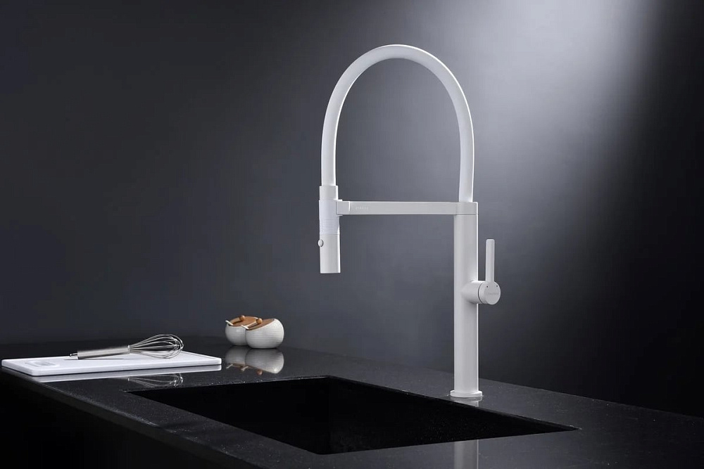 Смеситель для кухни Paulmark Leader Le214101-WH, белый матовый, с гибким изливом