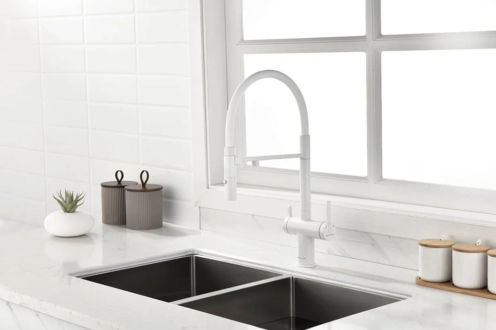Смеситель для кухни Paulmark Gravity Gr213888-WH, белый матовый