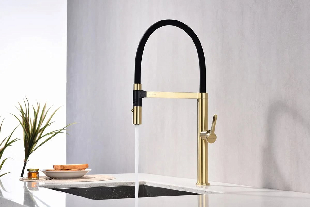 Смеситель для кухни Paulmark Leader Le214101-SBG с гибким изливом, светлое брашированное золото
