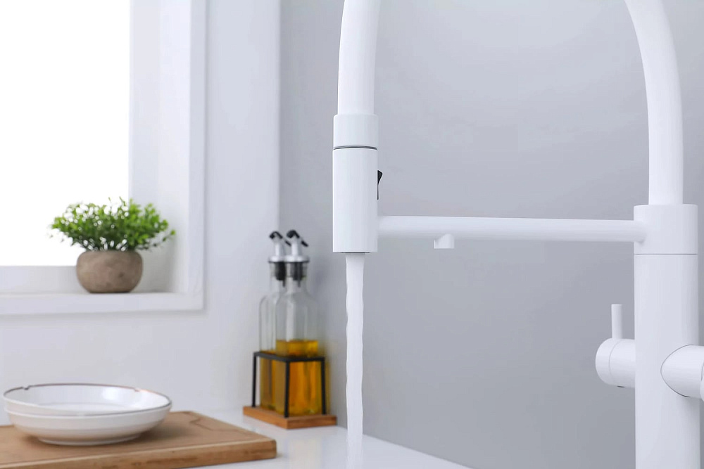 Смеситель для кухни Paulmark Nexus Ne213999-WH с гибким изливом, белый матовый