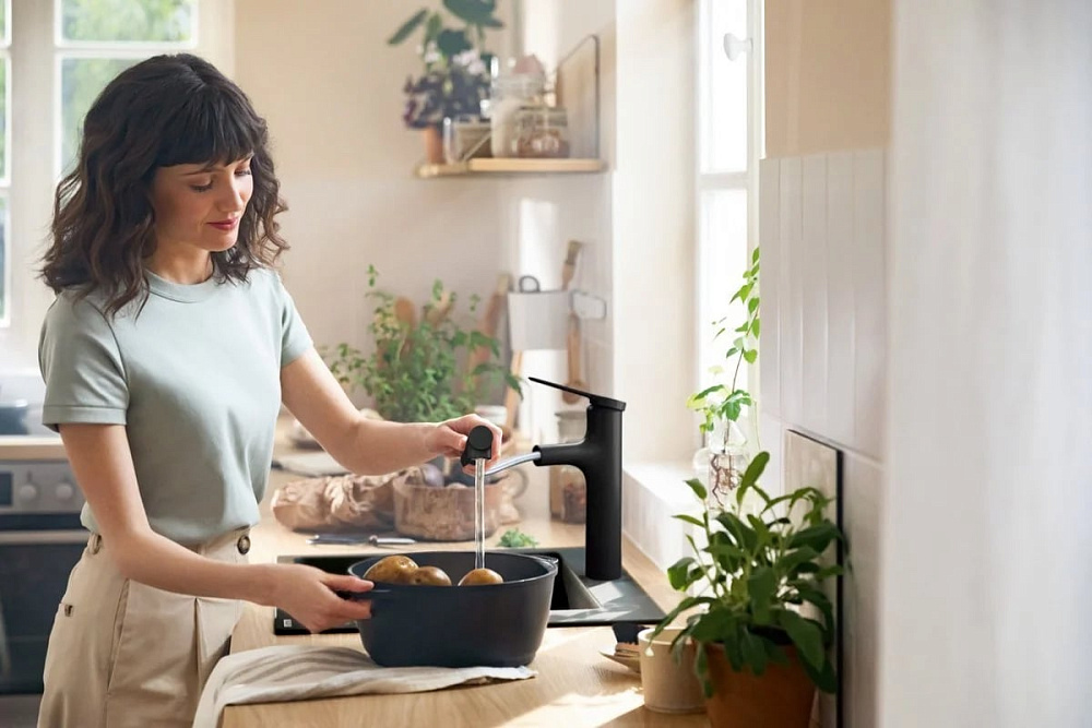 Смеситель для кухни Hansgrohe Zesis M33 74804670 механизм sBox lite, черный матовый