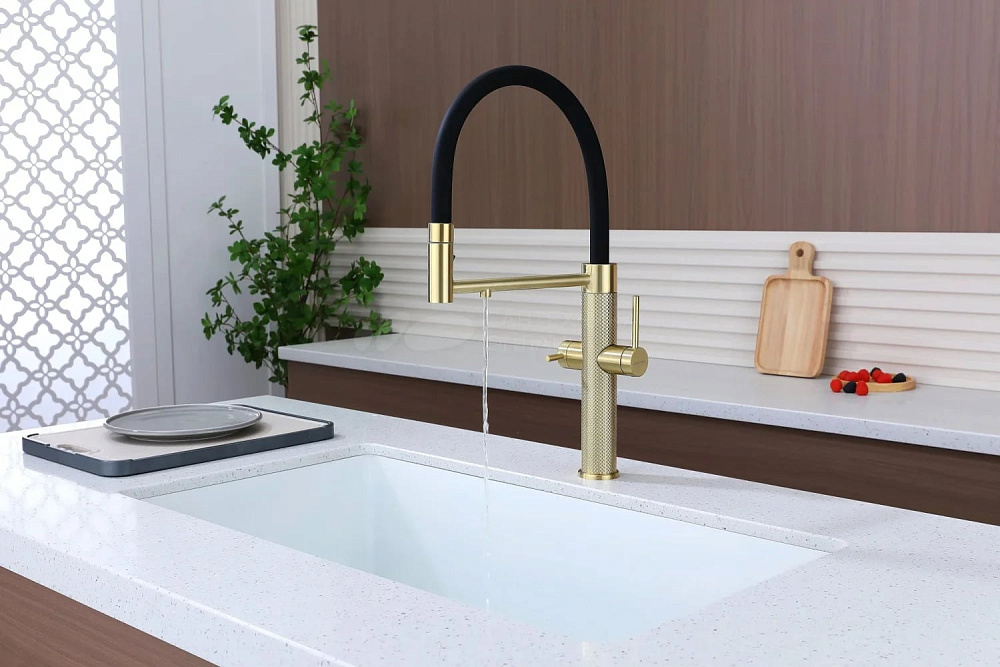 Смеситель для кухни Paulmark Nexus Diamond Nd613999-LG с гибким изливом, светлое золото