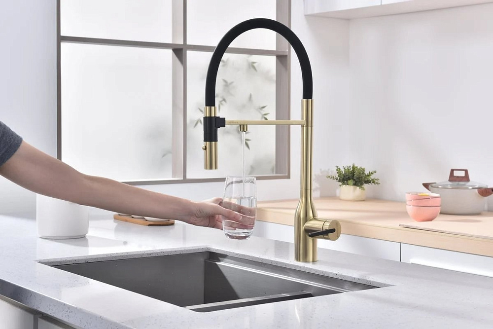 Смеситель для кухни Paulmark Magneto One Ma213188-LG, светлое золото